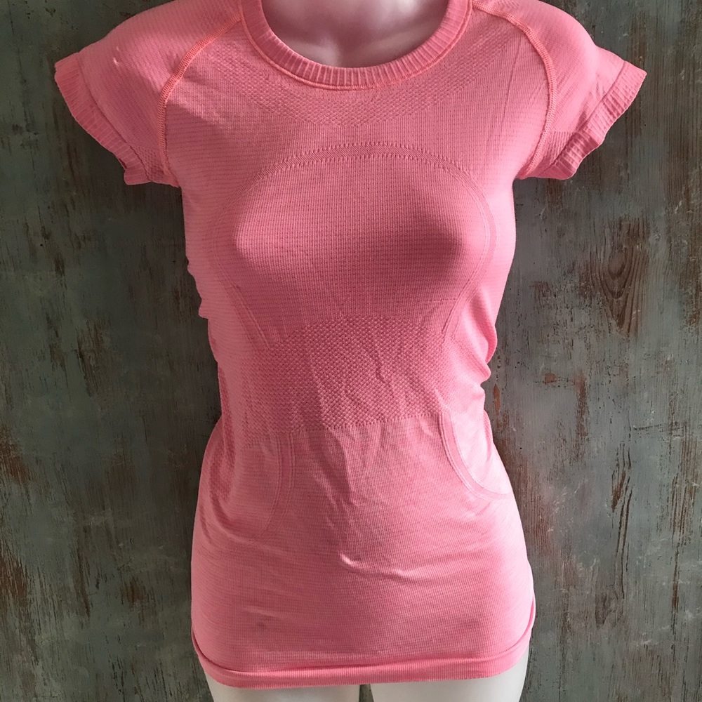 Pink Lululemon athletic fitted top. Size S or M
